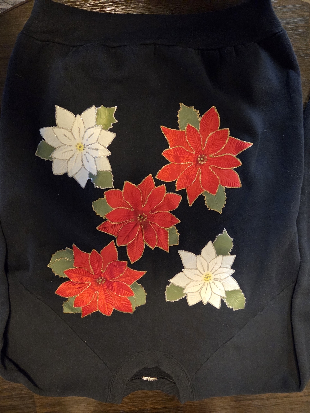 Vintage Christmas Poinsettia Sweatshirt Black Red White Floral Applique Holiday‎